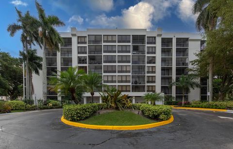 Condominium in Boca Raton FL 5951 Wellesley Park Dr Drive Dr.jpg