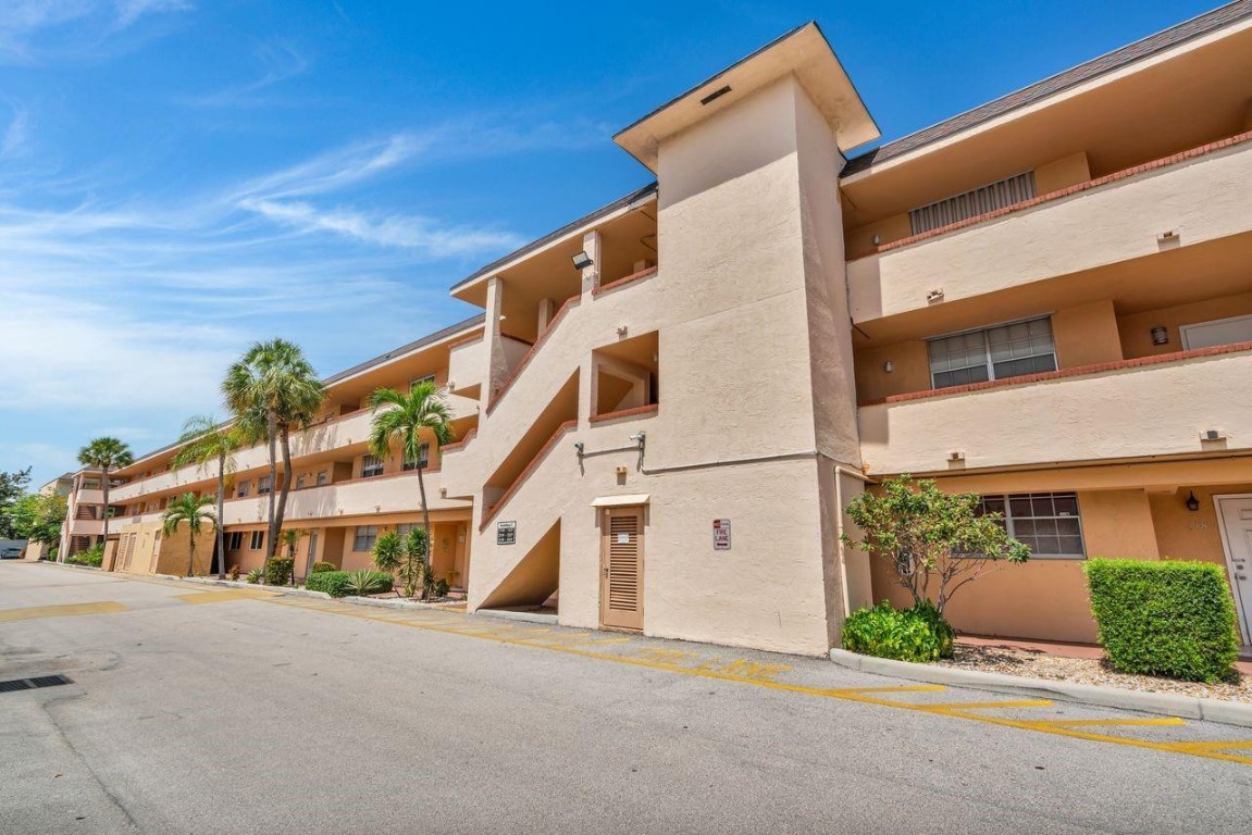 LIGHTHOUSE POINT PLAZA CO - Residential