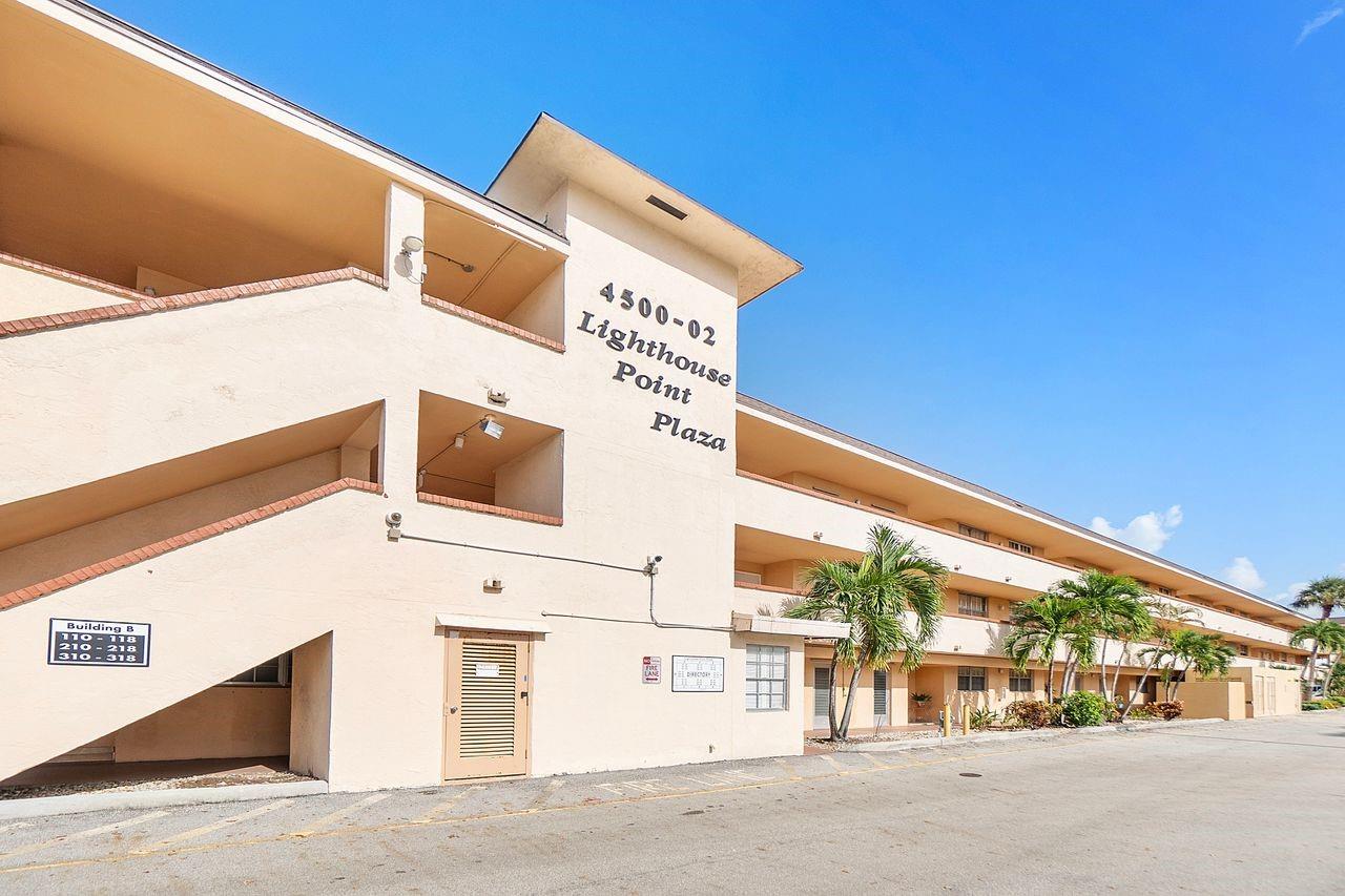 LIGHTHOUSE POINT PLAZA CO - Residential