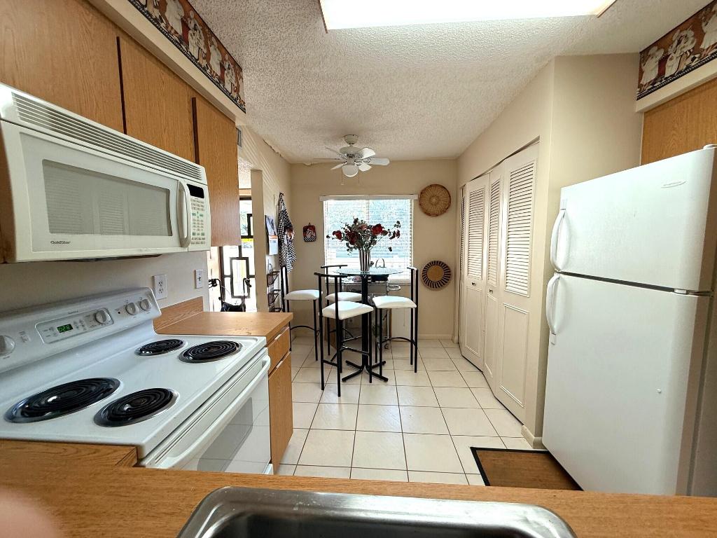 6585 Kensington Lane 204