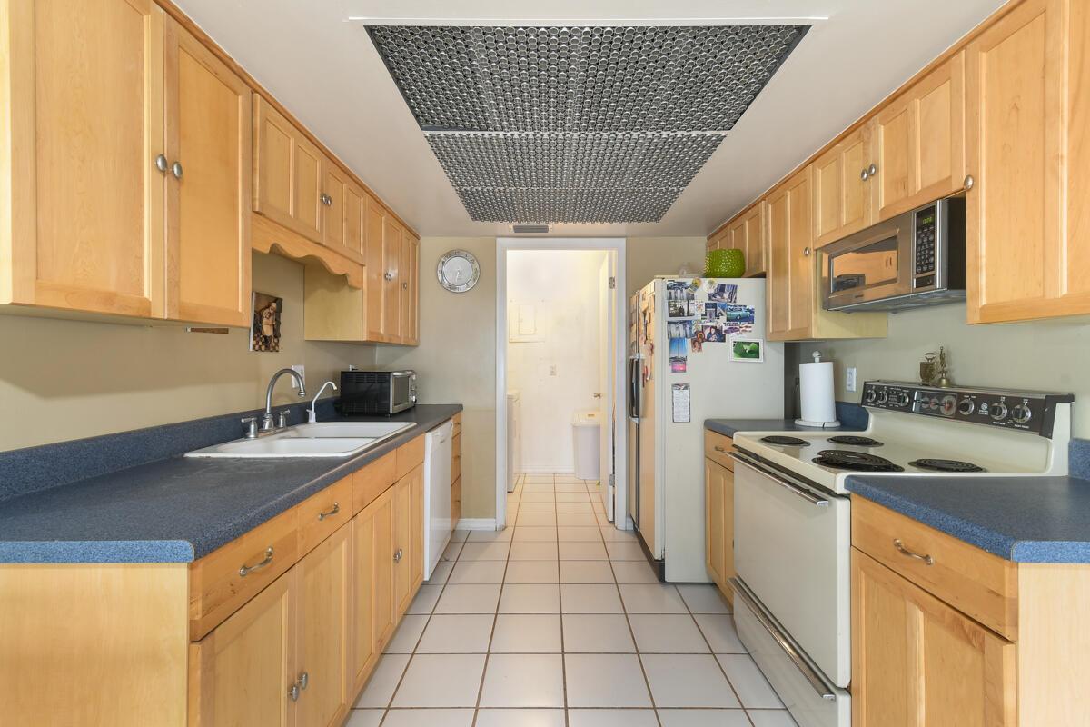 JUPITER LAKES VILLAS COND - Residential