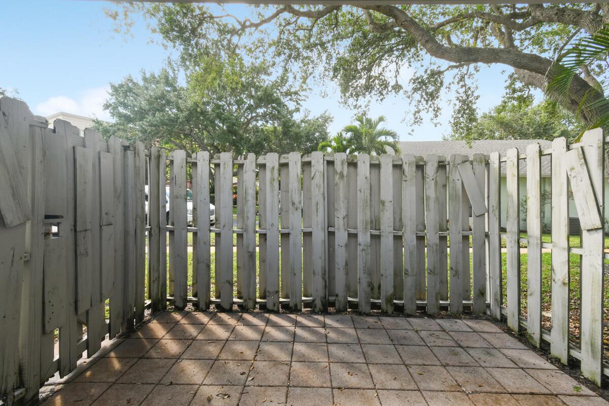 JUPITER LAKES VILLAS COND - Residential