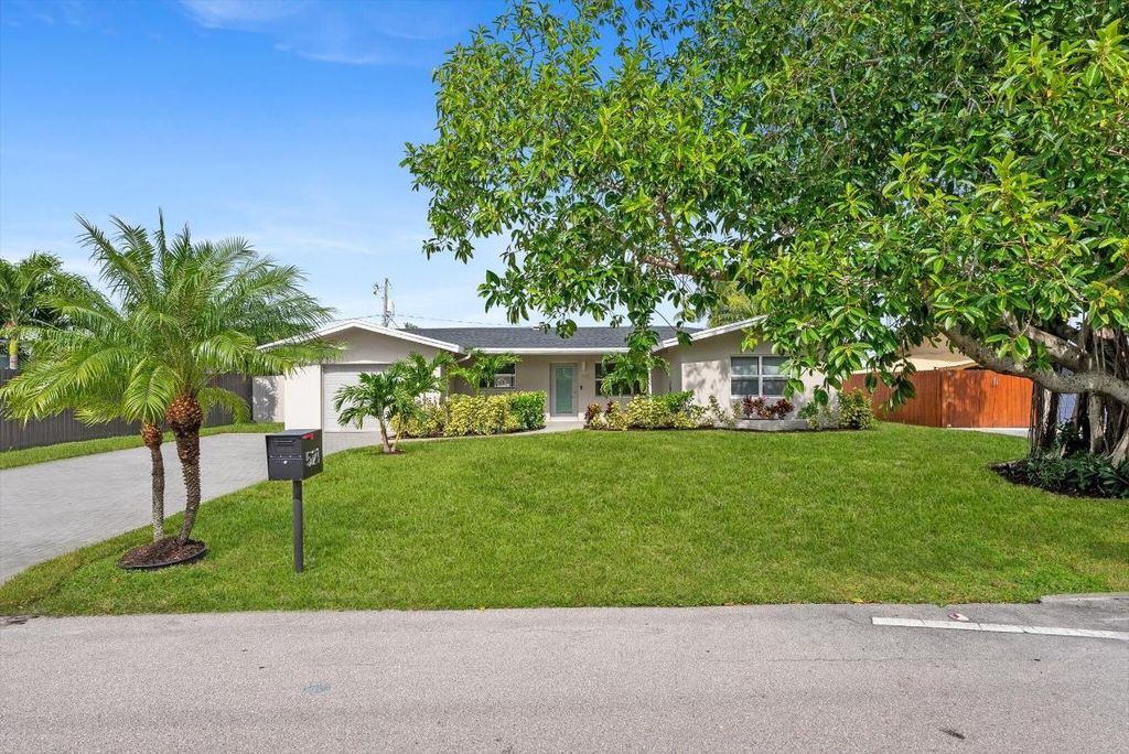 Photo of 521 NE 32nd Street, Boca Raton, FL 33431 (MLS # R11146604)