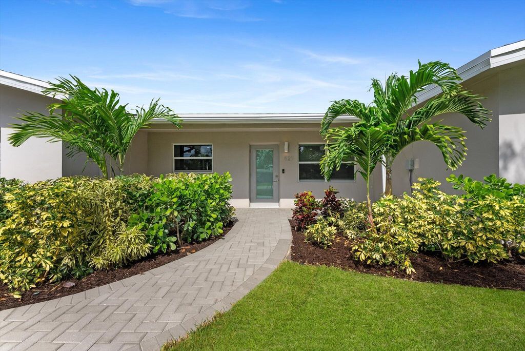 Photo of 521 NE 32nd Street, Boca Raton, FL 33431 (MLS # R11146604)