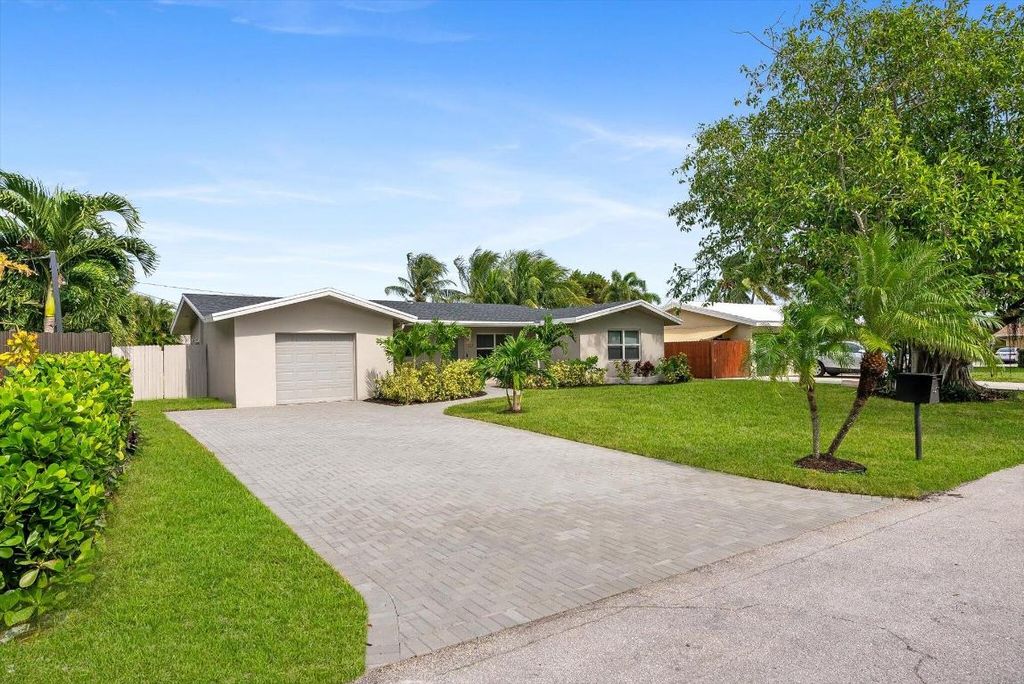 Photo of 521 NE 32nd Street, Boca Raton, FL 33431 (MLS # R11146604)