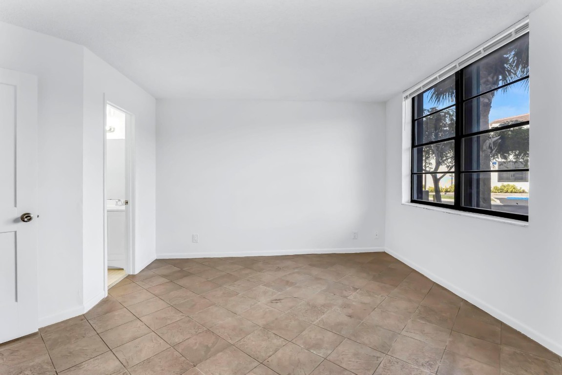 LAKE POINTE CONDOMINIUM N - Residential