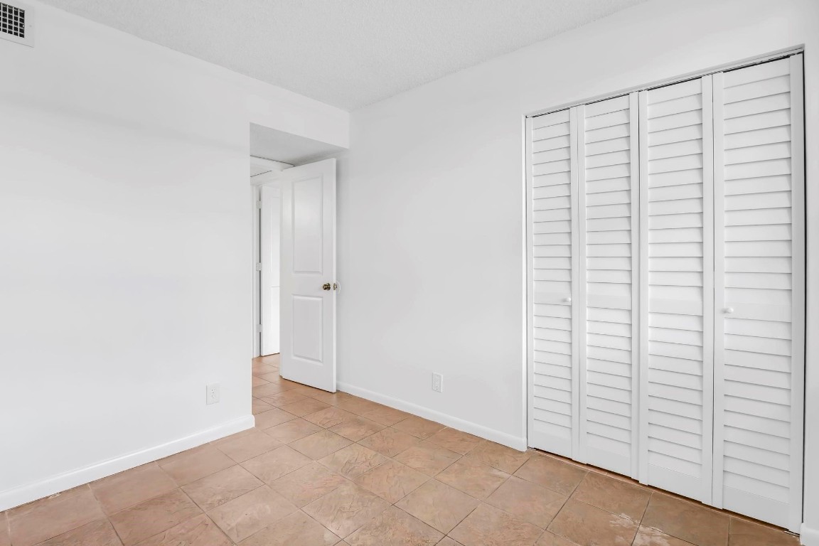 LAKE POINTE CONDOMINIUM N - Residential