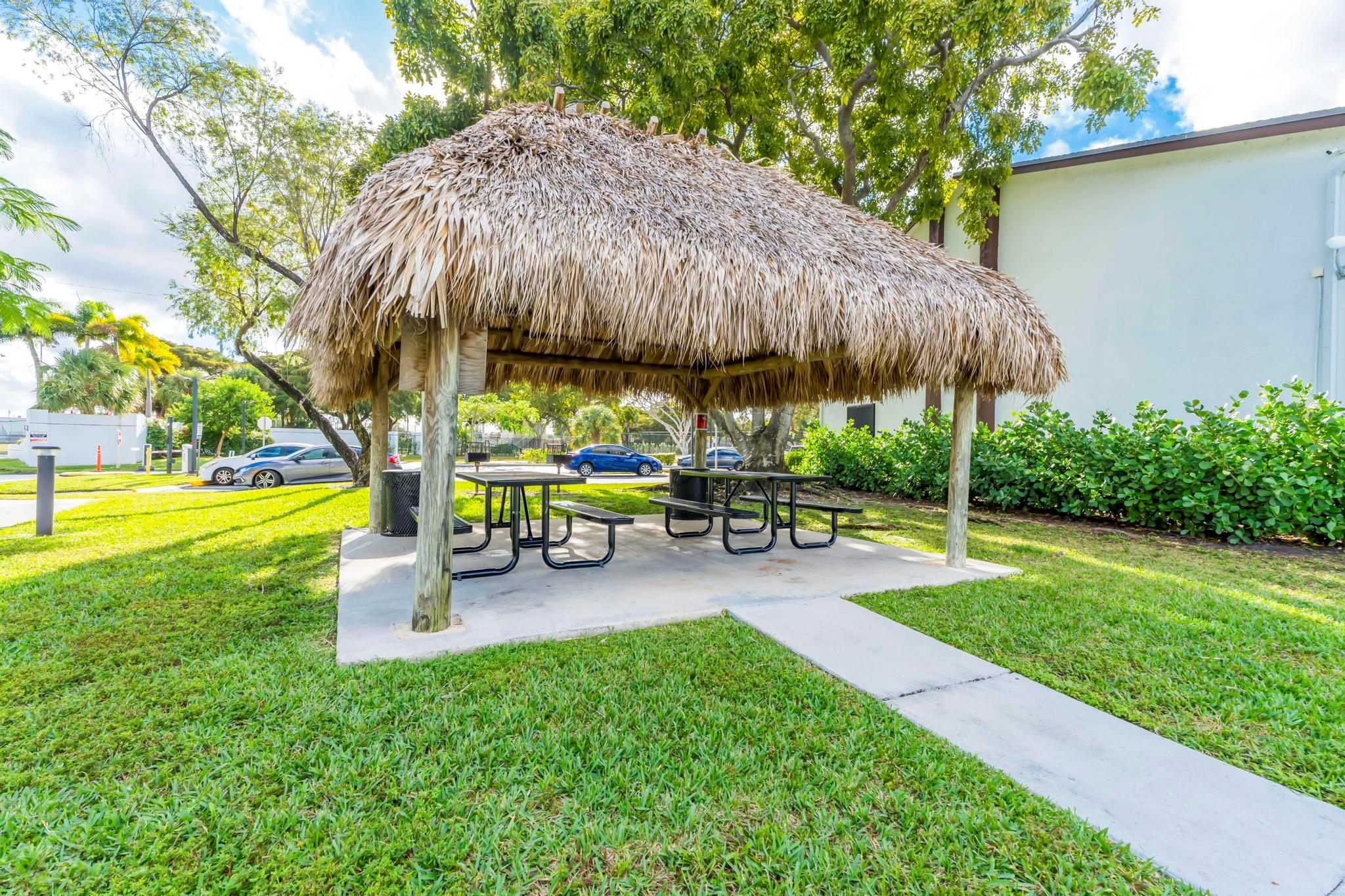 LAKE POINTE CONDOMINIUM N - Residential