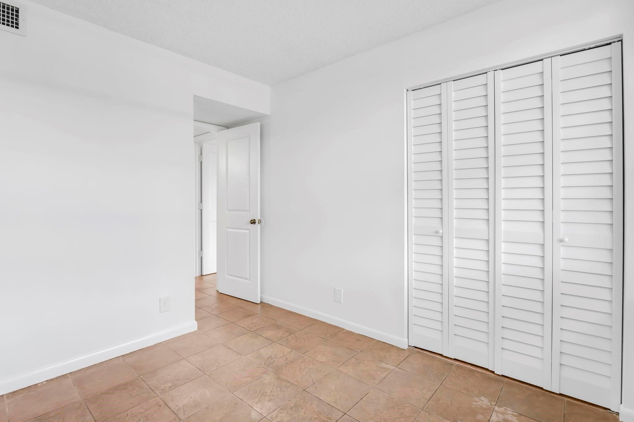 LAKE POINTE CONDOMINIUM N - Residential