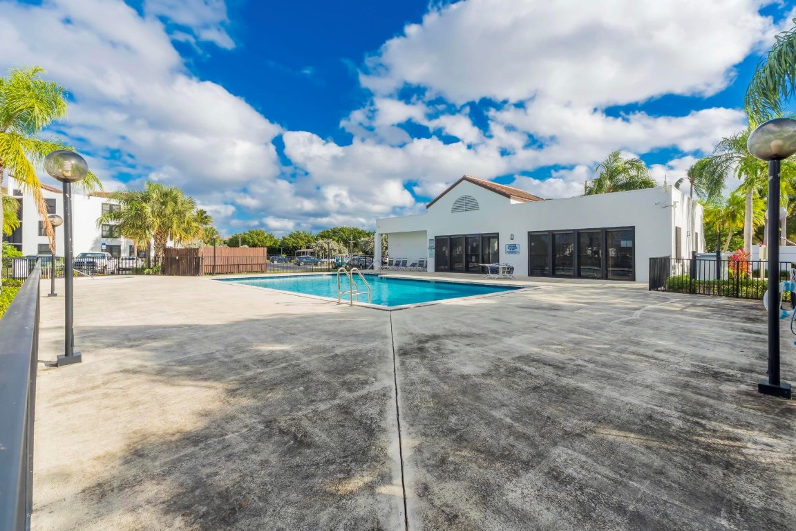 LAKE POINTE CONDOMINIUM N - Residential