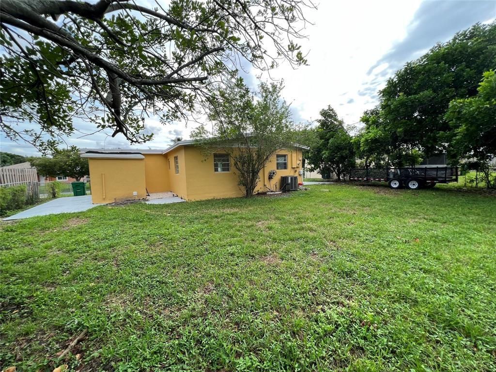 Photo of 5721 SW 38th Street, Davie, FL 33314 (MLS # B26022566)