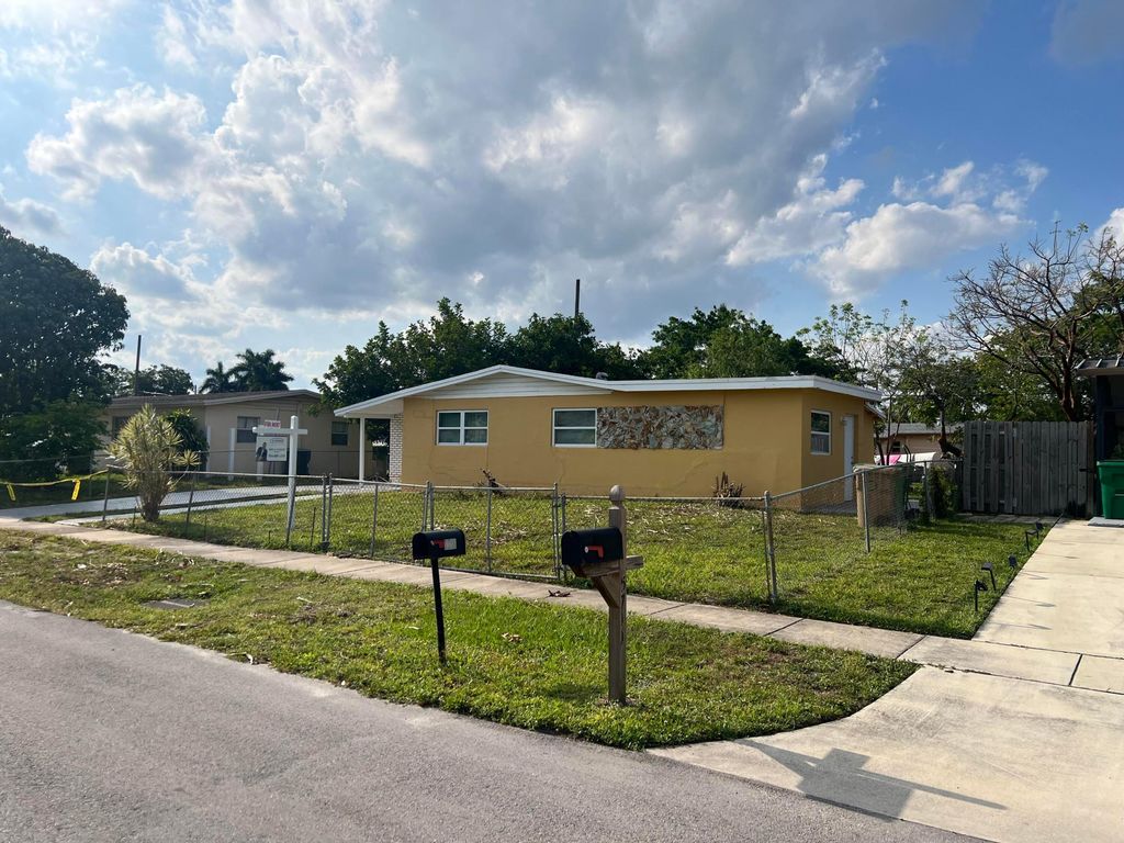Photo of 5721 SW 38th Street, Davie, FL 33314 (MLS # B26022566)