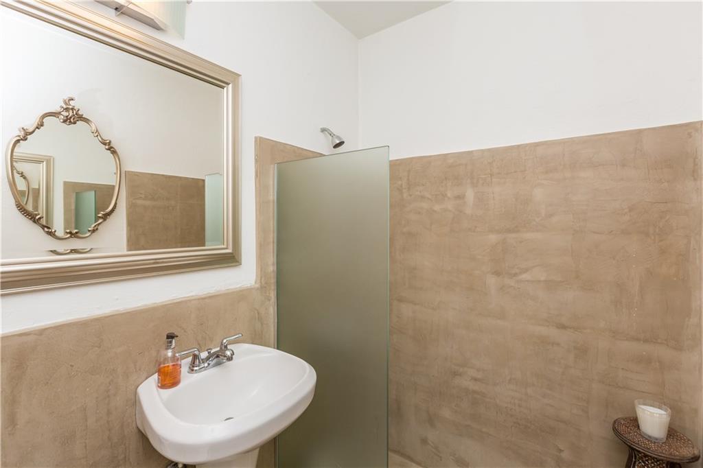 Utopia 3-29 B - Residential