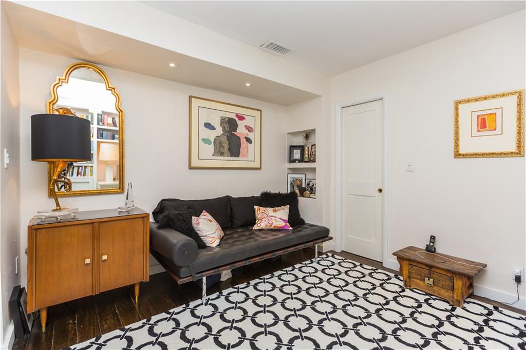 Utopia 3-29 B - Residential