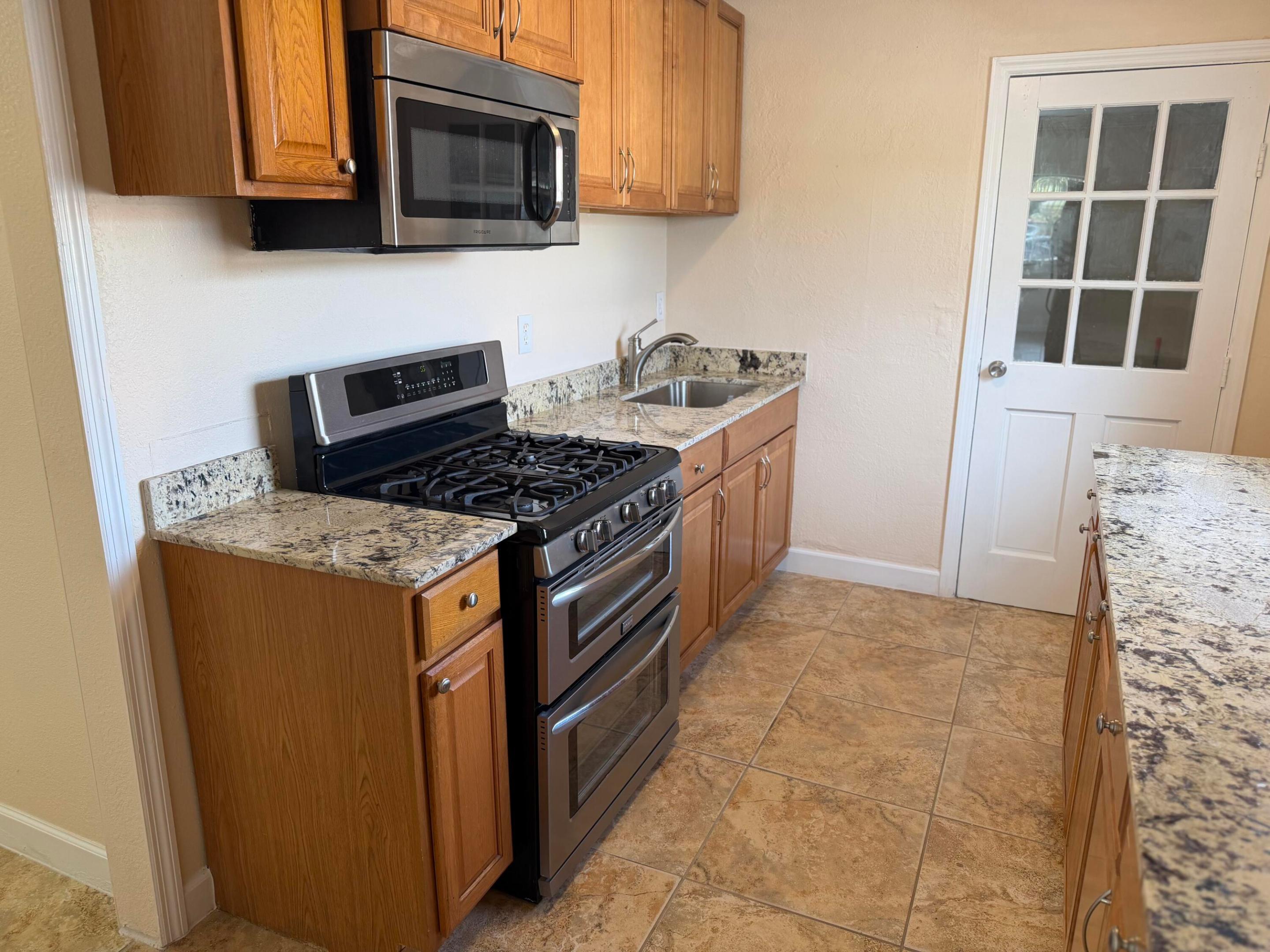 FRESHWATER 11TH & 12TH AVE ADD - Residential Lease
