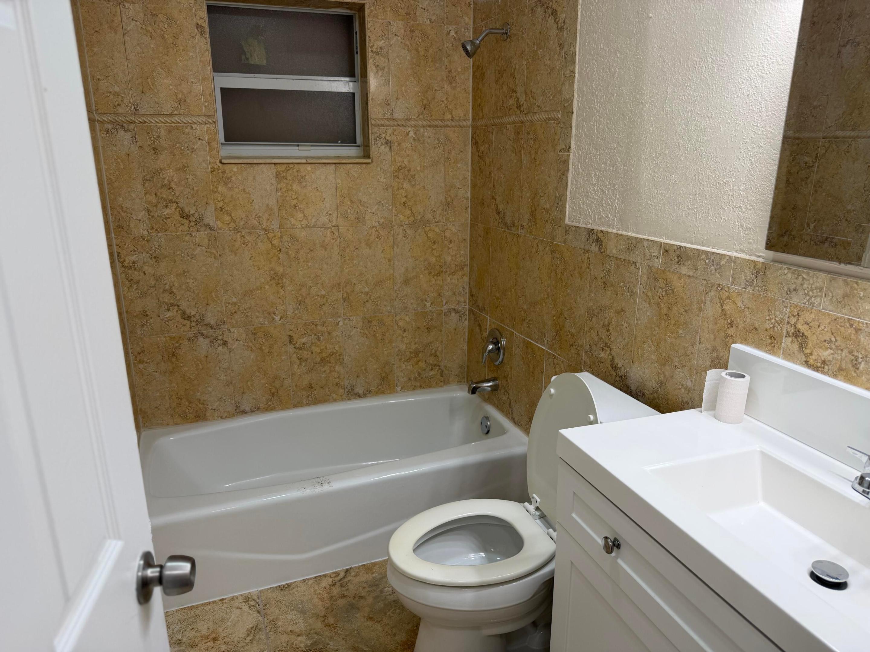 FRESHWATER 11TH & 12TH AVE ADD - Residential Lease