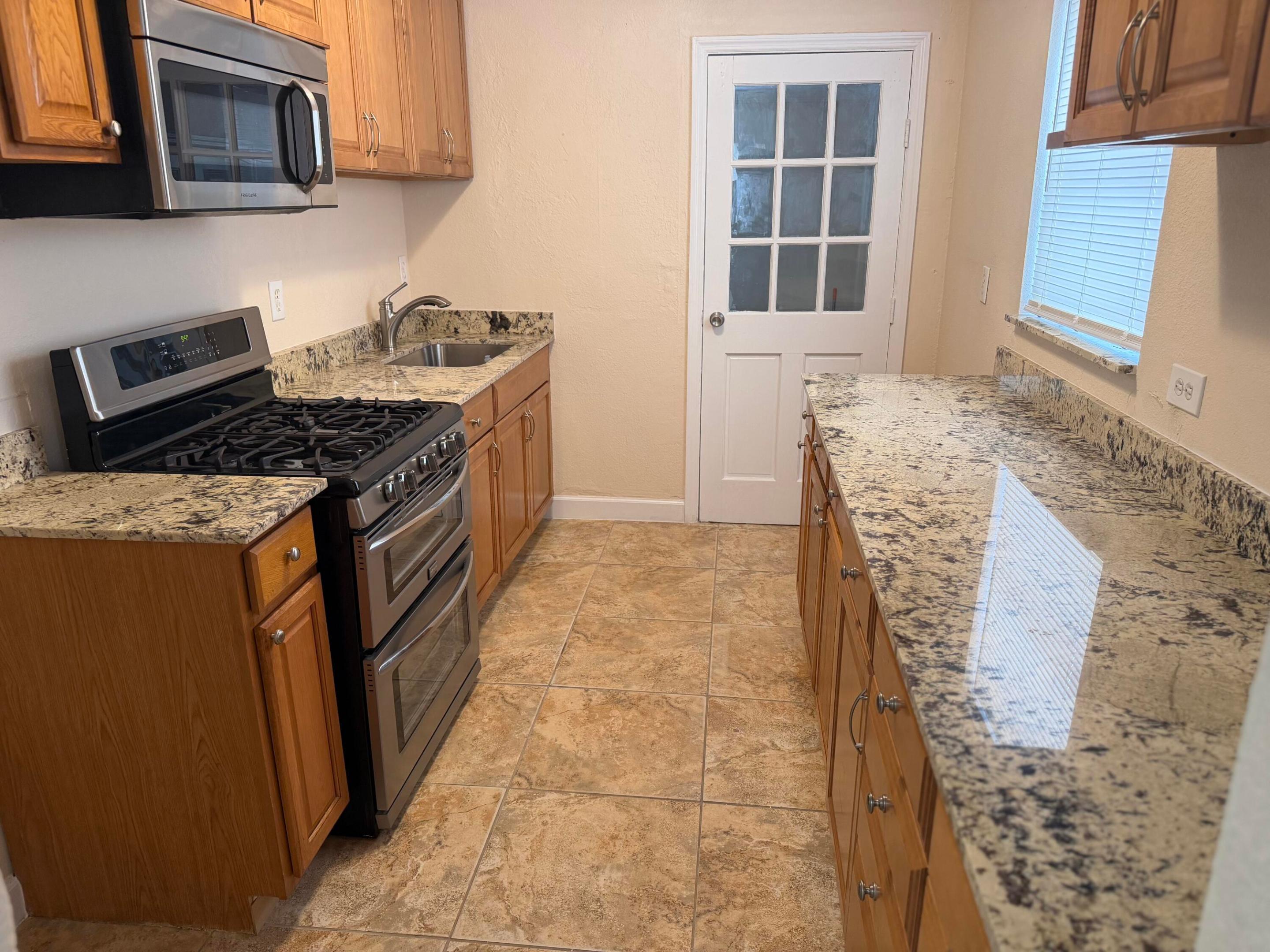FRESHWATER 11TH & 12TH AVE ADD - Residential Lease