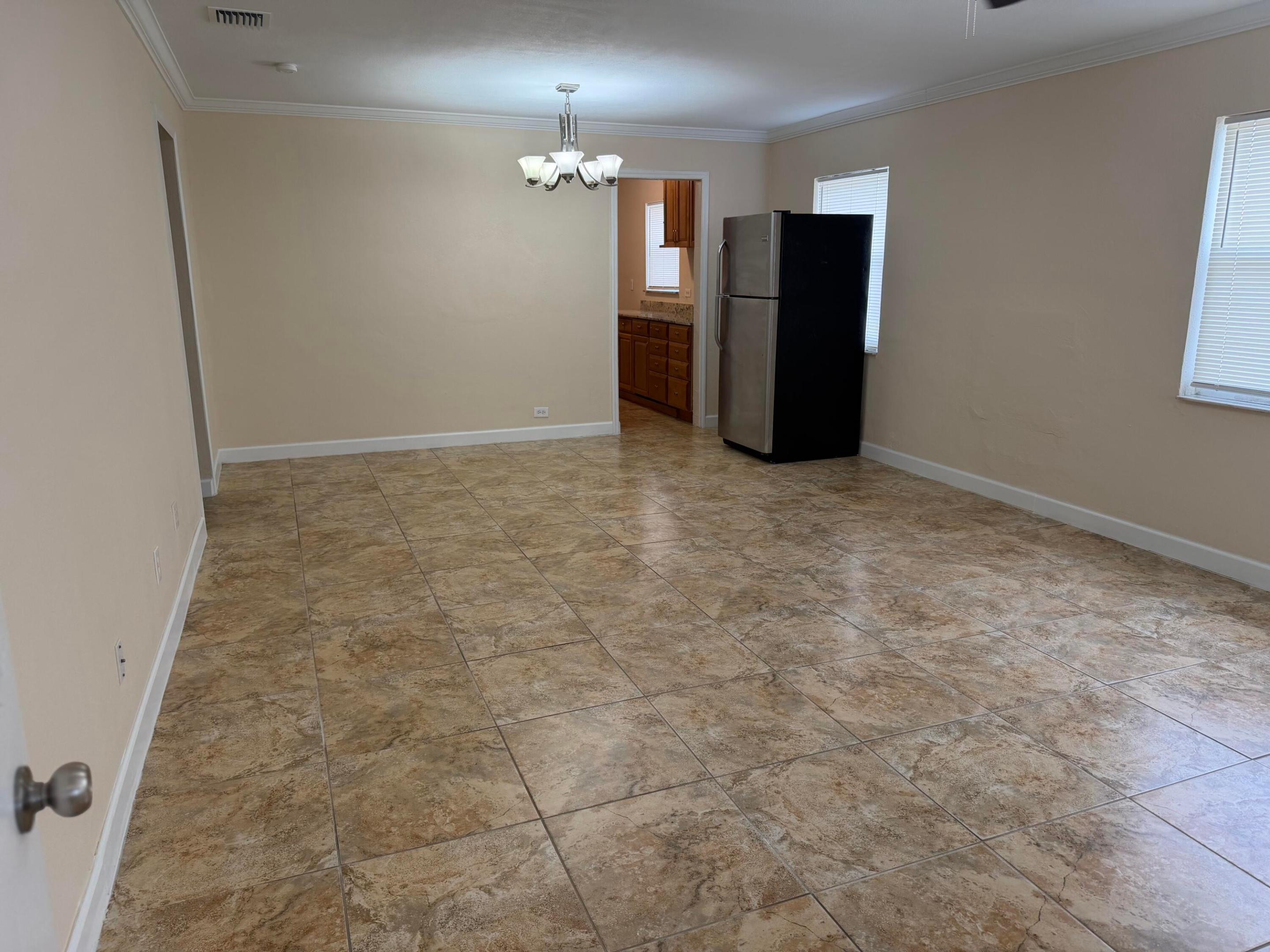 FRESHWATER 11TH & 12TH AVE ADD - Residential Lease
