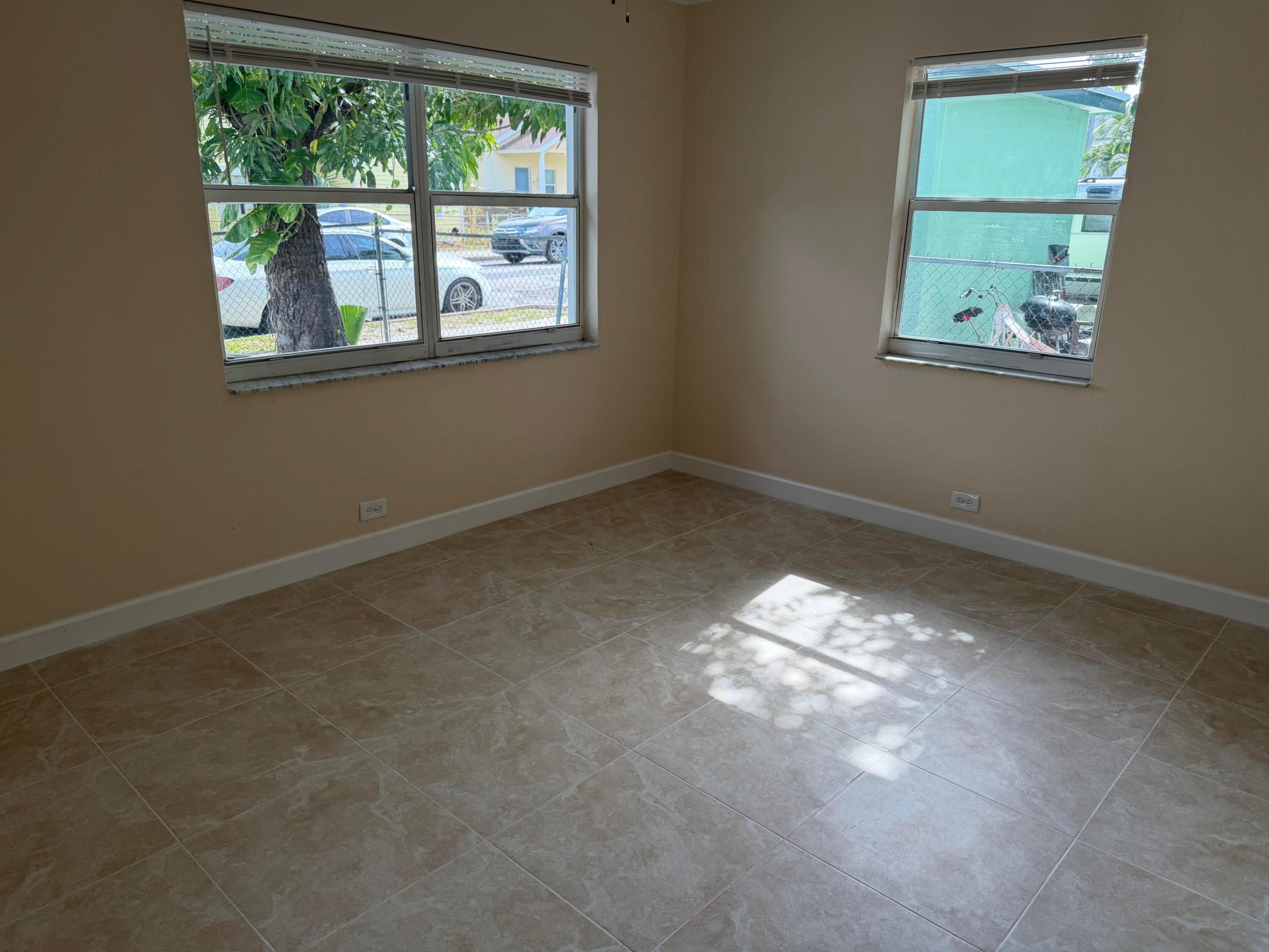 FRESHWATER 11TH & 12TH AVE ADD - Residential Lease