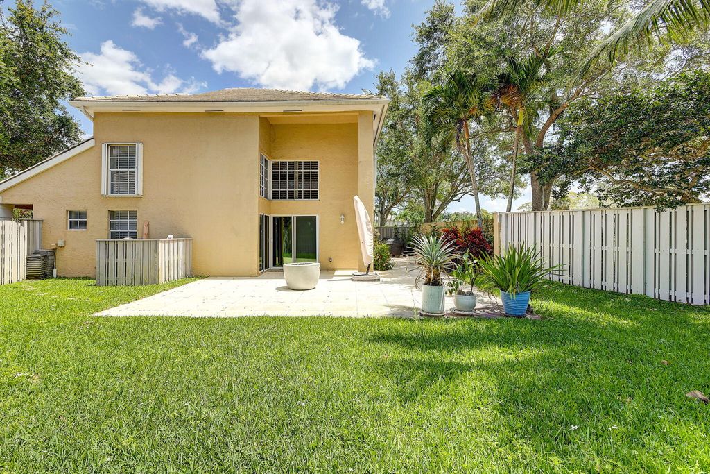 Photo of 11 Commanders Drive, Palm Beach Gardens, FL 33418 (MLS # R10979290)