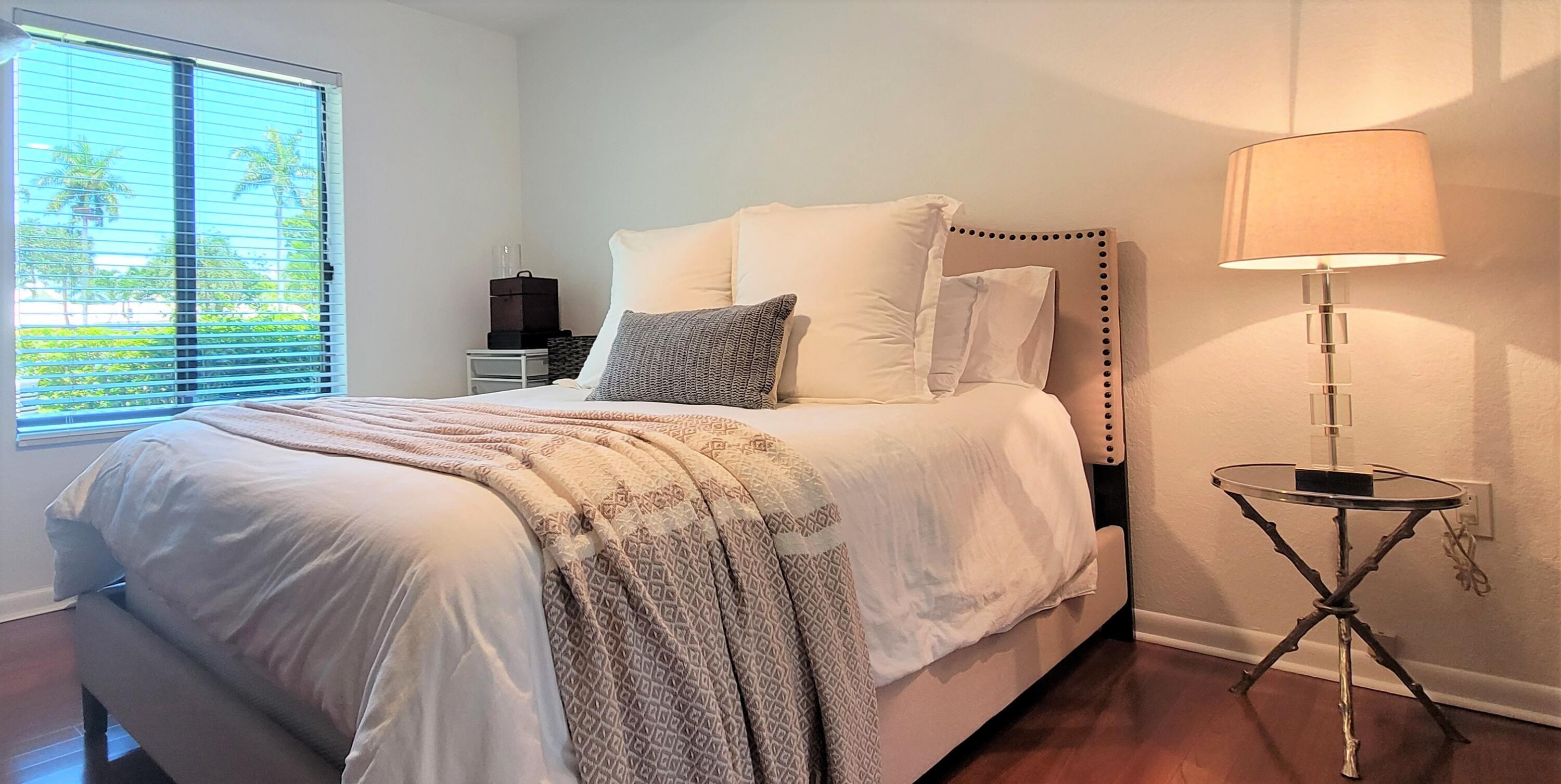 SARATOGA POINTE - Residential