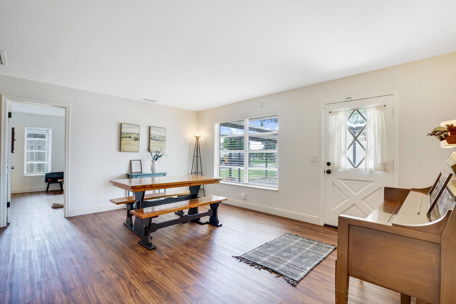 PALM BEACH GARDENS ESTATES - Residential