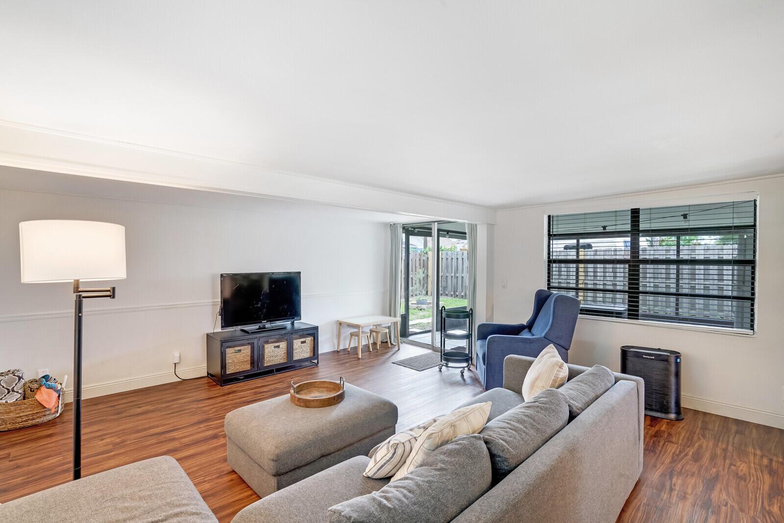 PALM BEACH GARDENS ESTATES - Residential