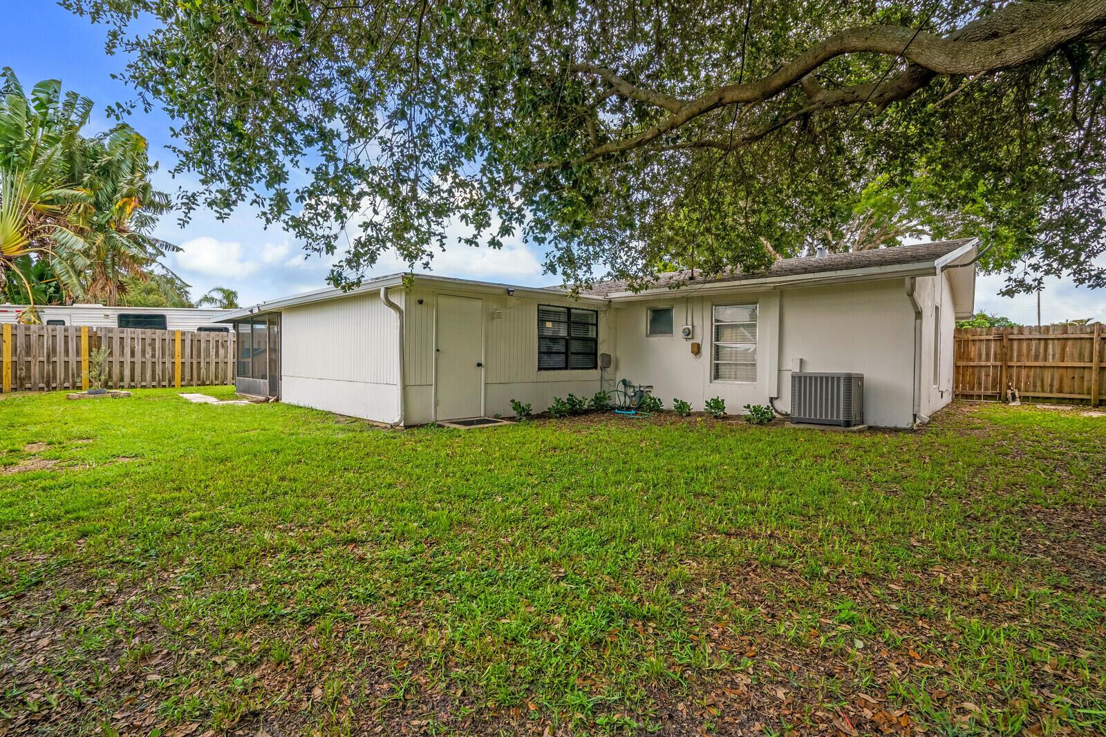 PALM BEACH GARDENS ESTATES - Residential