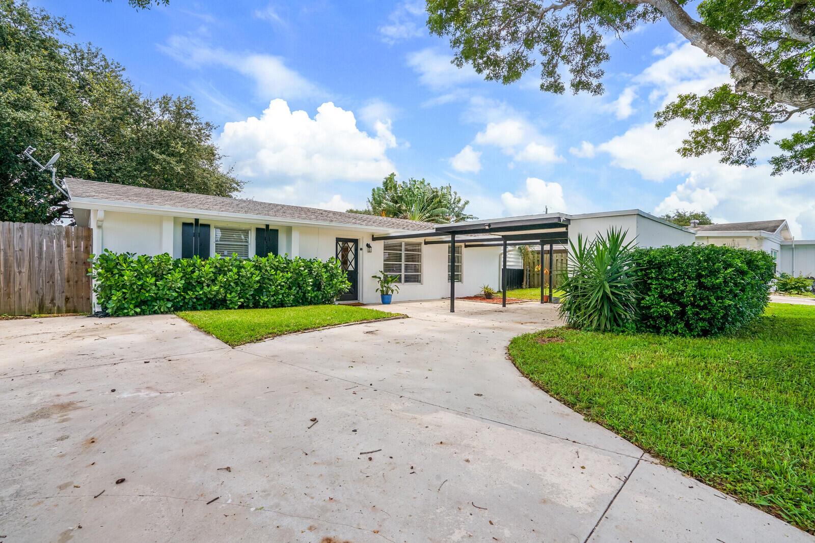 PALM BEACH GARDENS ESTATES - Residential