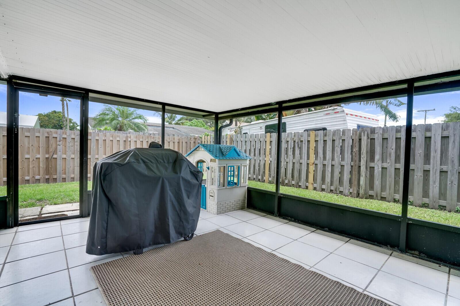 PALM BEACH GARDENS ESTATES - Residential