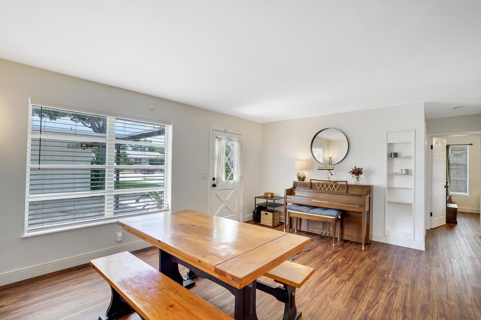 PALM BEACH GARDENS ESTATES - Residential