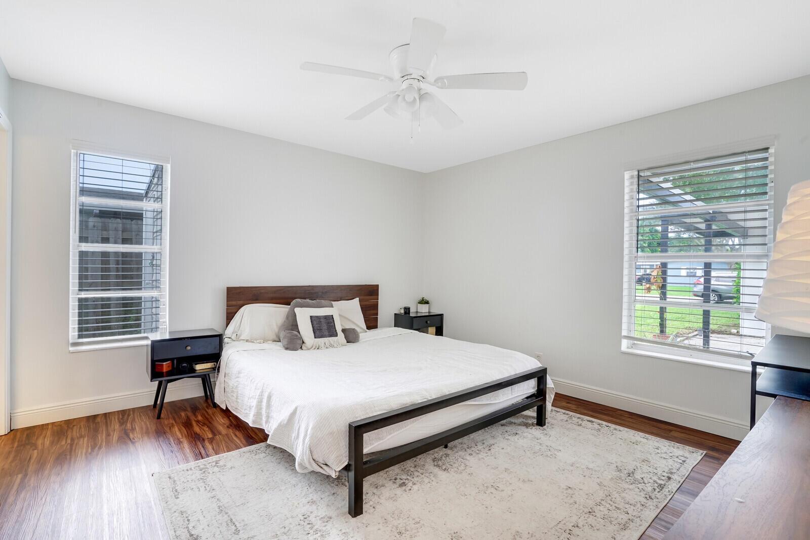 PALM BEACH GARDENS ESTATES - Residential