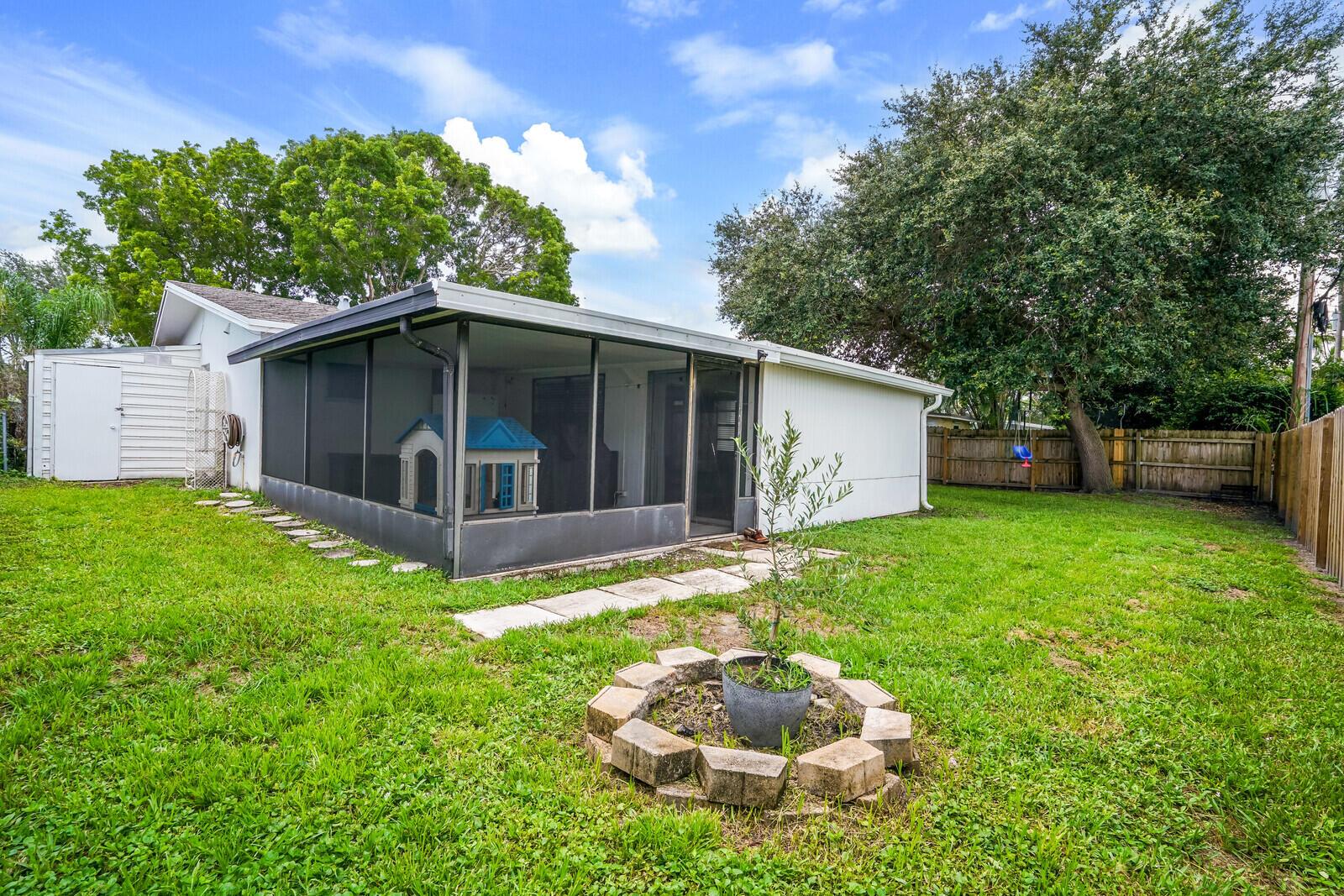 PALM BEACH GARDENS ESTATES - Residential