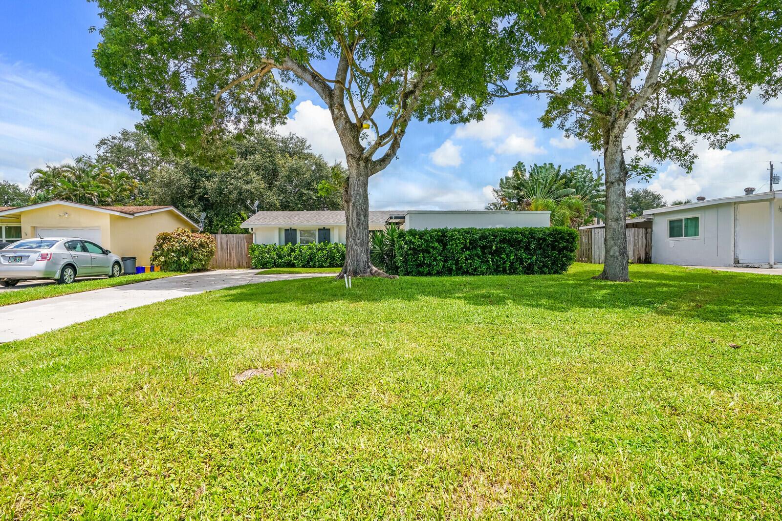 PALM BEACH GARDENS ESTATES - Residential