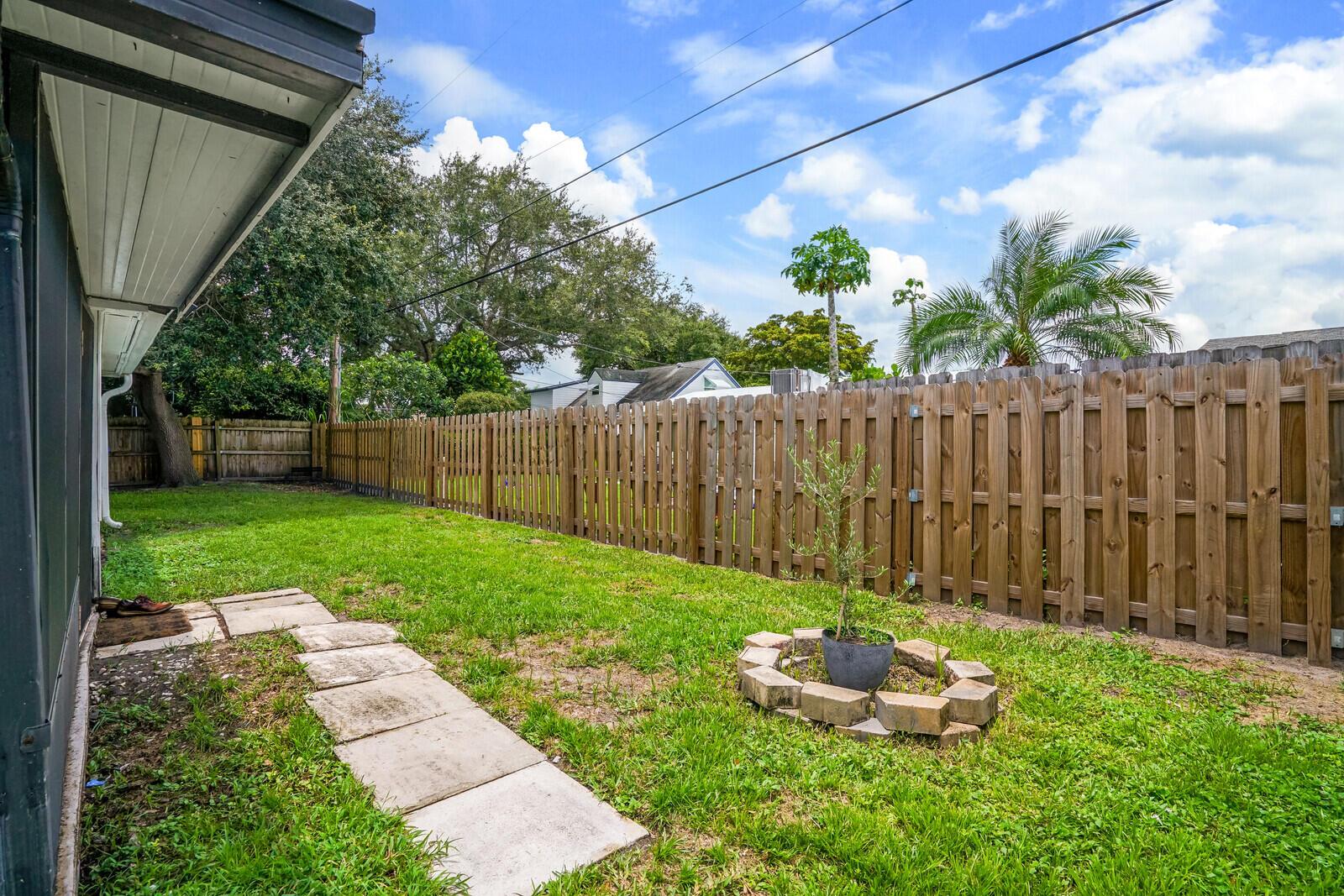 PALM BEACH GARDENS ESTATES - Residential