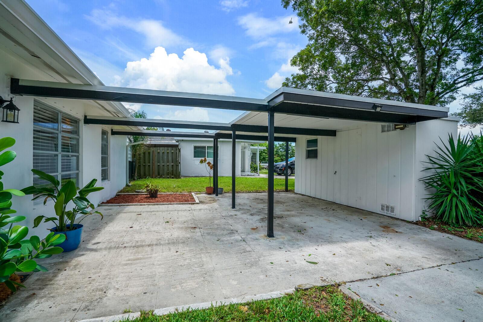 PALM BEACH GARDENS ESTATES - Residential