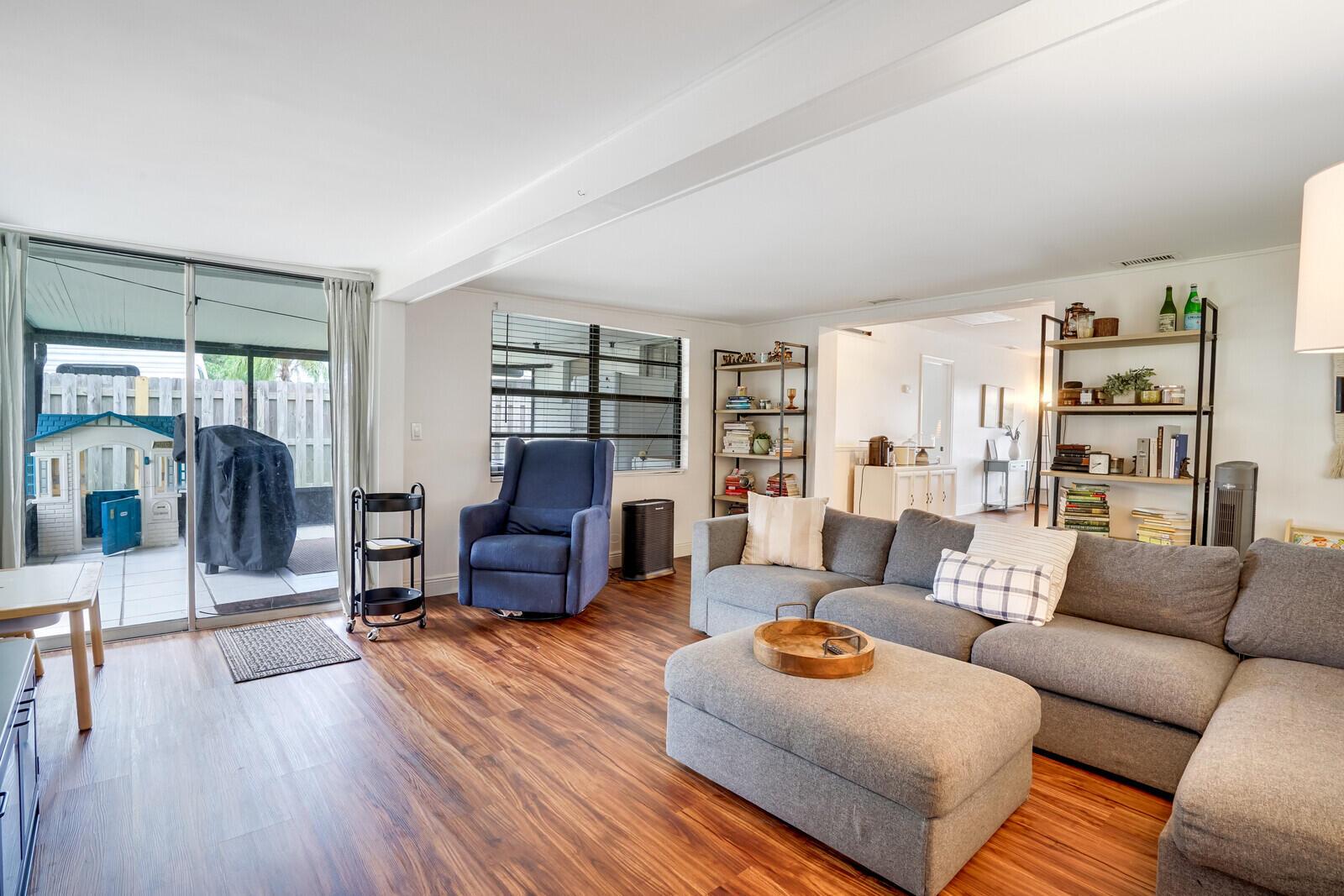 PALM BEACH GARDENS ESTATES - Residential