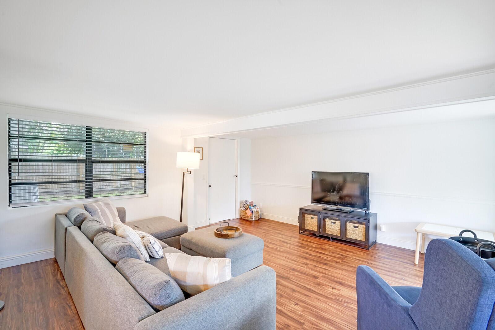 PALM BEACH GARDENS ESTATES - Residential