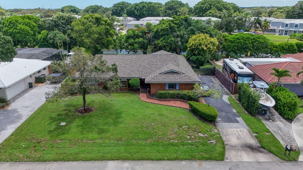 Photo of 4126 Hickory Drive, Palm Beach Gardens, FL 33418 (MLS # B26070384)