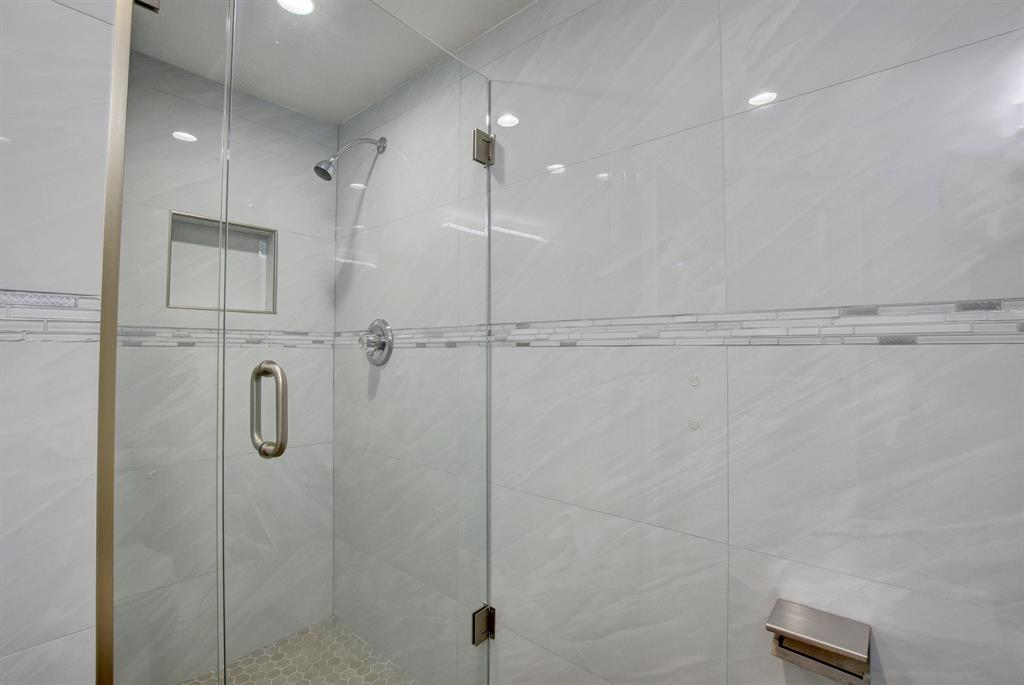 KINGS POINT SAXONY CONDOS - Residential Lease