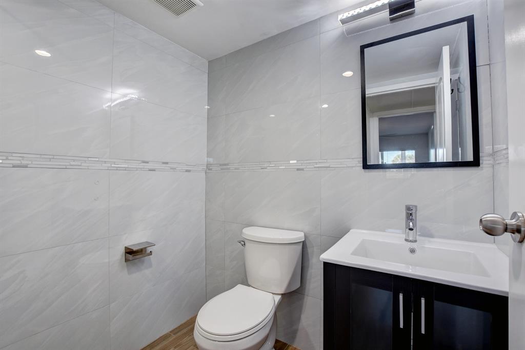 KINGS POINT SAXONY CONDOS - Residential Lease