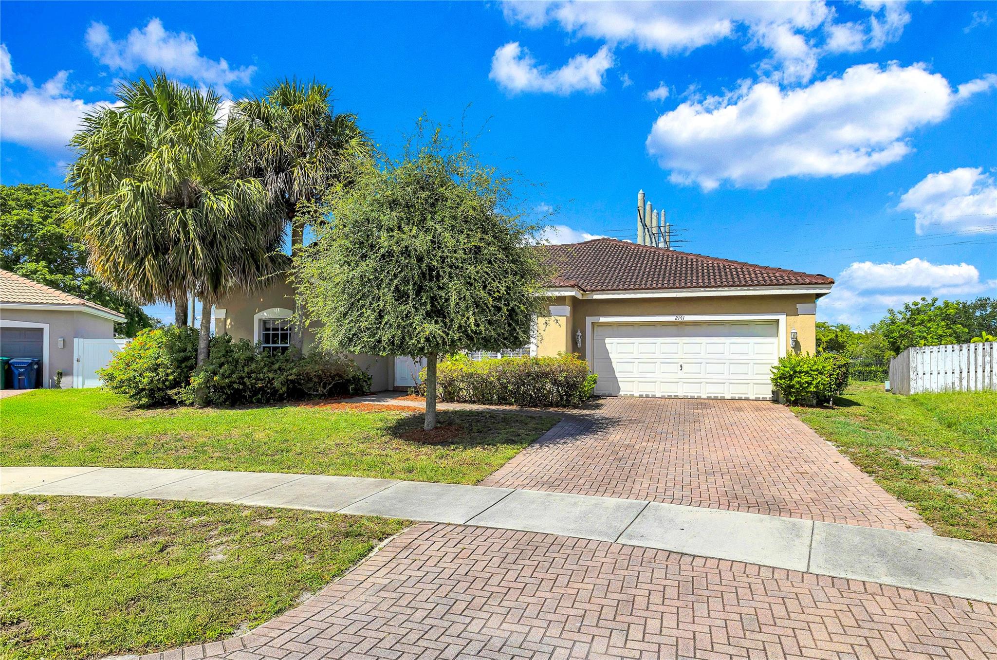 Welcome to this 4-bedroom, 3-bath home nestled on a generous lot with no HOA restrictions, this property provides ample space to make it your own. Inside you have a split floor plan & 2 bedrooms that have a jack and jill bathroom. The open living areas flow seamlessly and is perfect for entertaining.