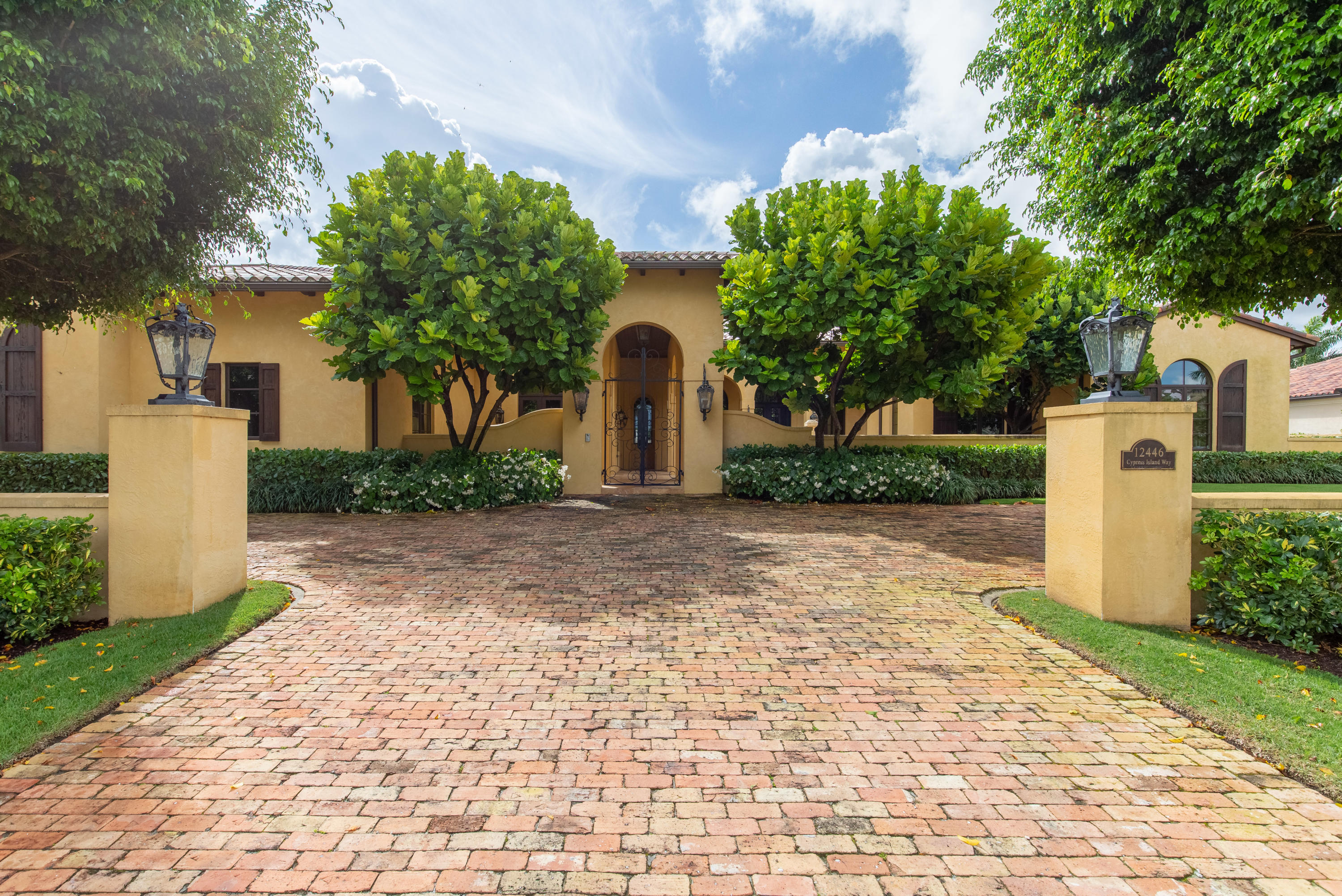 CYPRESS ISLAND OF PALM BEACH POLO & COUN - Residential