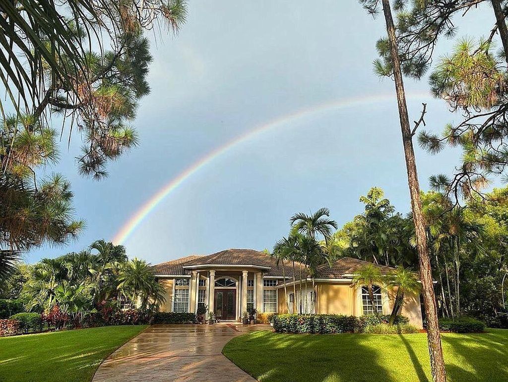 Photo of 18715 SE Old Trail Drive W, Jupiter, FL 33478 (MLS # R10702526)