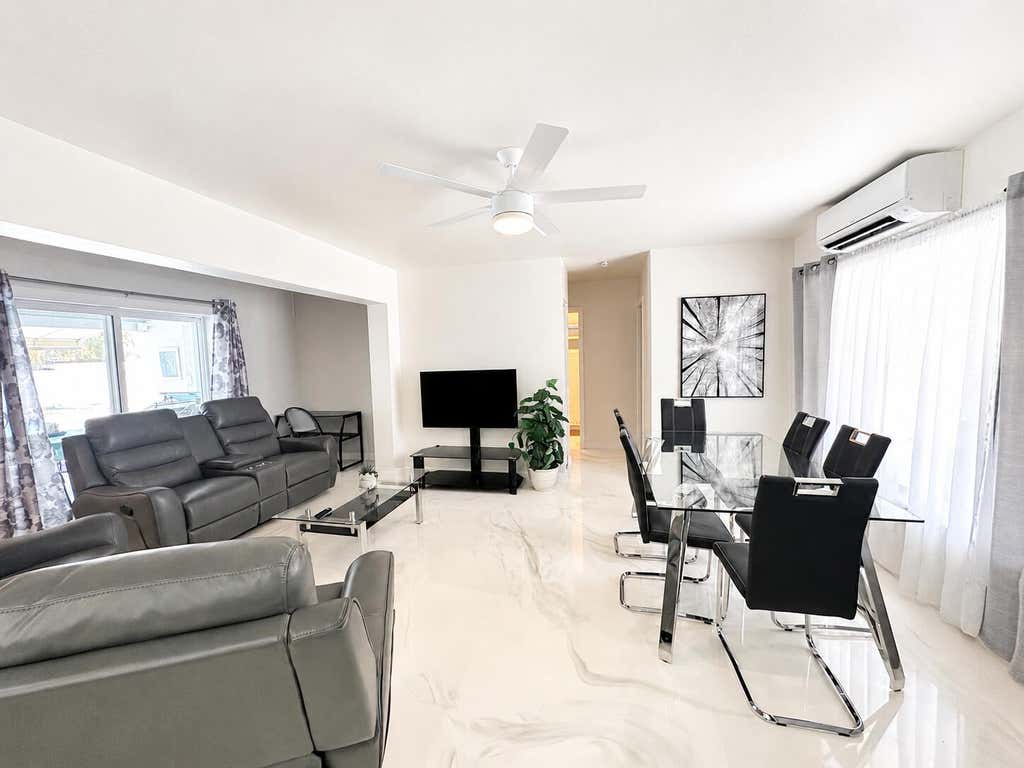 Photo of 825 NE 6th Street #2, Hallandale Beach, FL 33009 (MLS # B26046434)