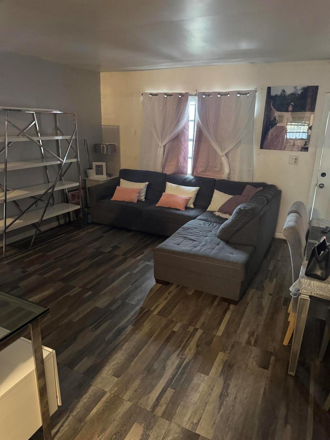 CRESTWOOD - Residential