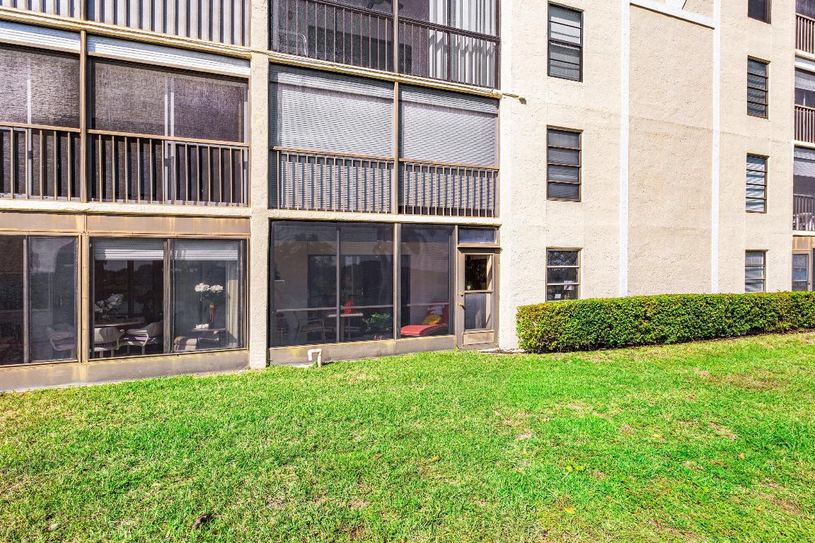 HUNTINGTON LAKES SEC FIVE CONDOS - Residential