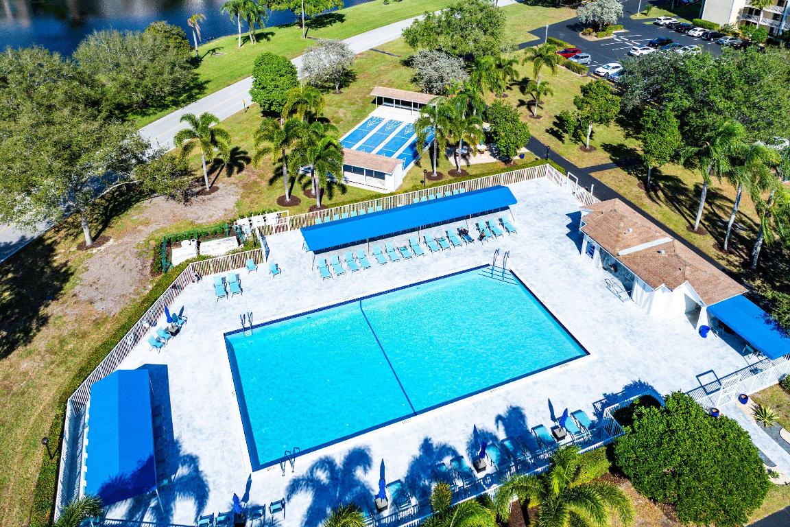 HUNTINGTON LAKES SEC FIVE CONDOS - Residential