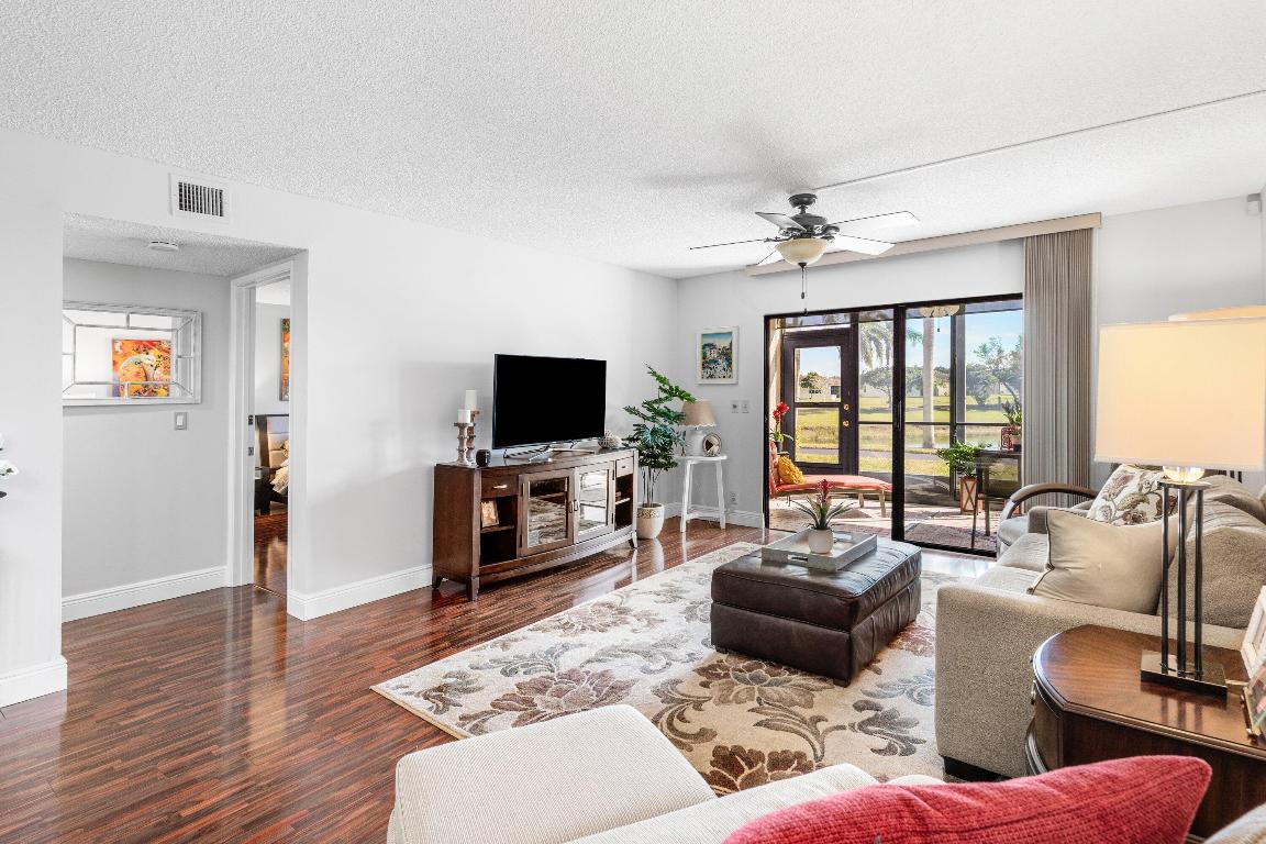 HUNTINGTON LAKES SEC FIVE CONDOS - Residential