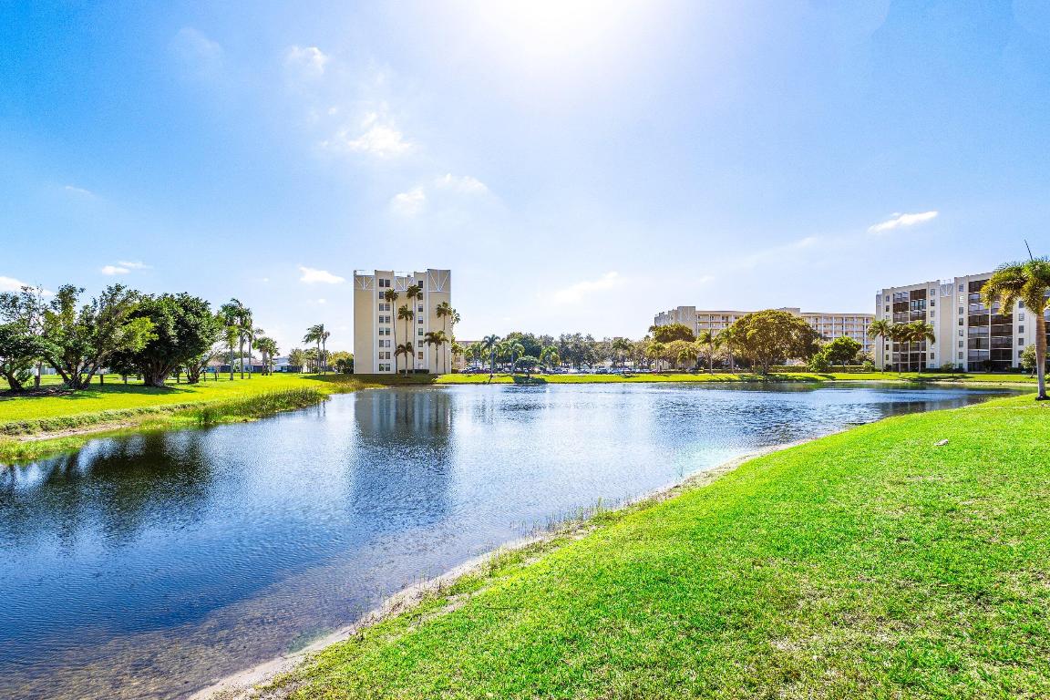 HUNTINGTON LAKES SEC FIVE CONDOS - Residential